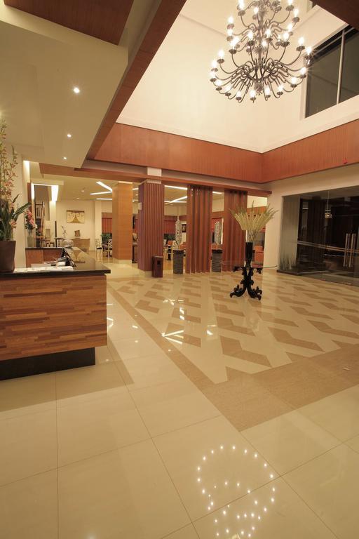 Aston Tanjung City Hotel Екстериор снимка