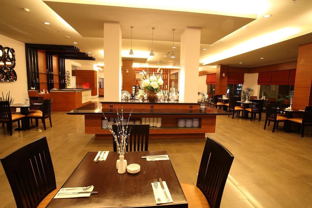 Aston Tanjung City Hotel Екстериор снимка