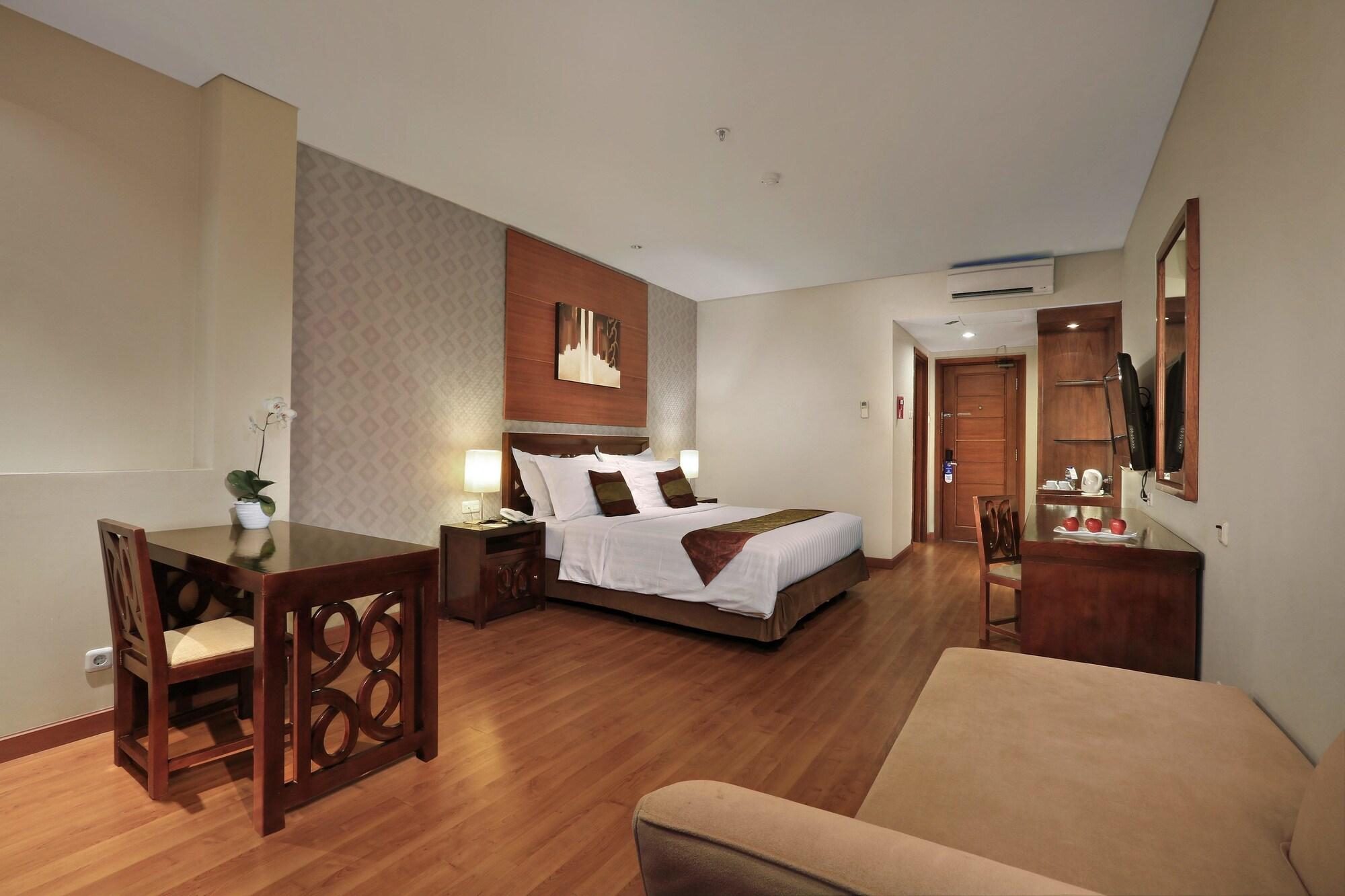 Aston Tanjung City Hotel Екстериор снимка