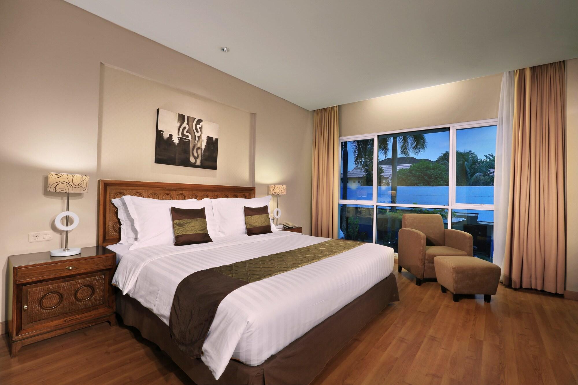 Aston Tanjung City Hotel Екстериор снимка