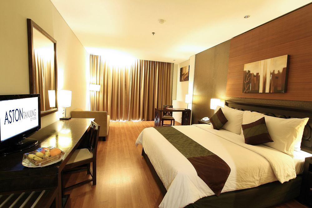 Aston Tanjung City Hotel Екстериор снимка