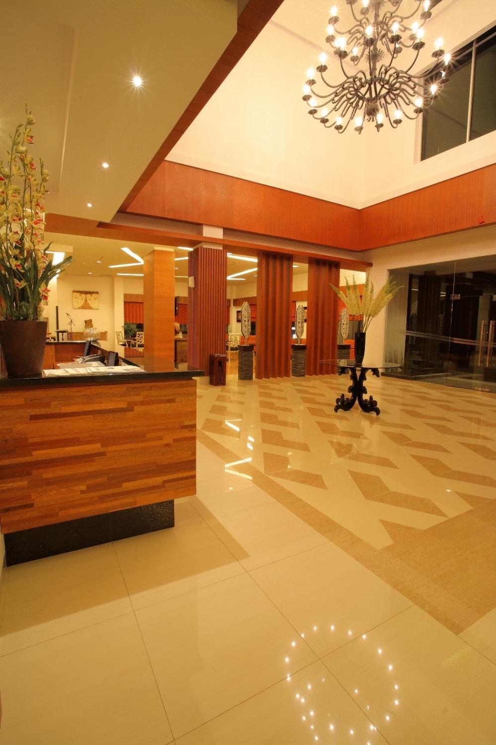 Aston Tanjung City Hotel Екстериор снимка