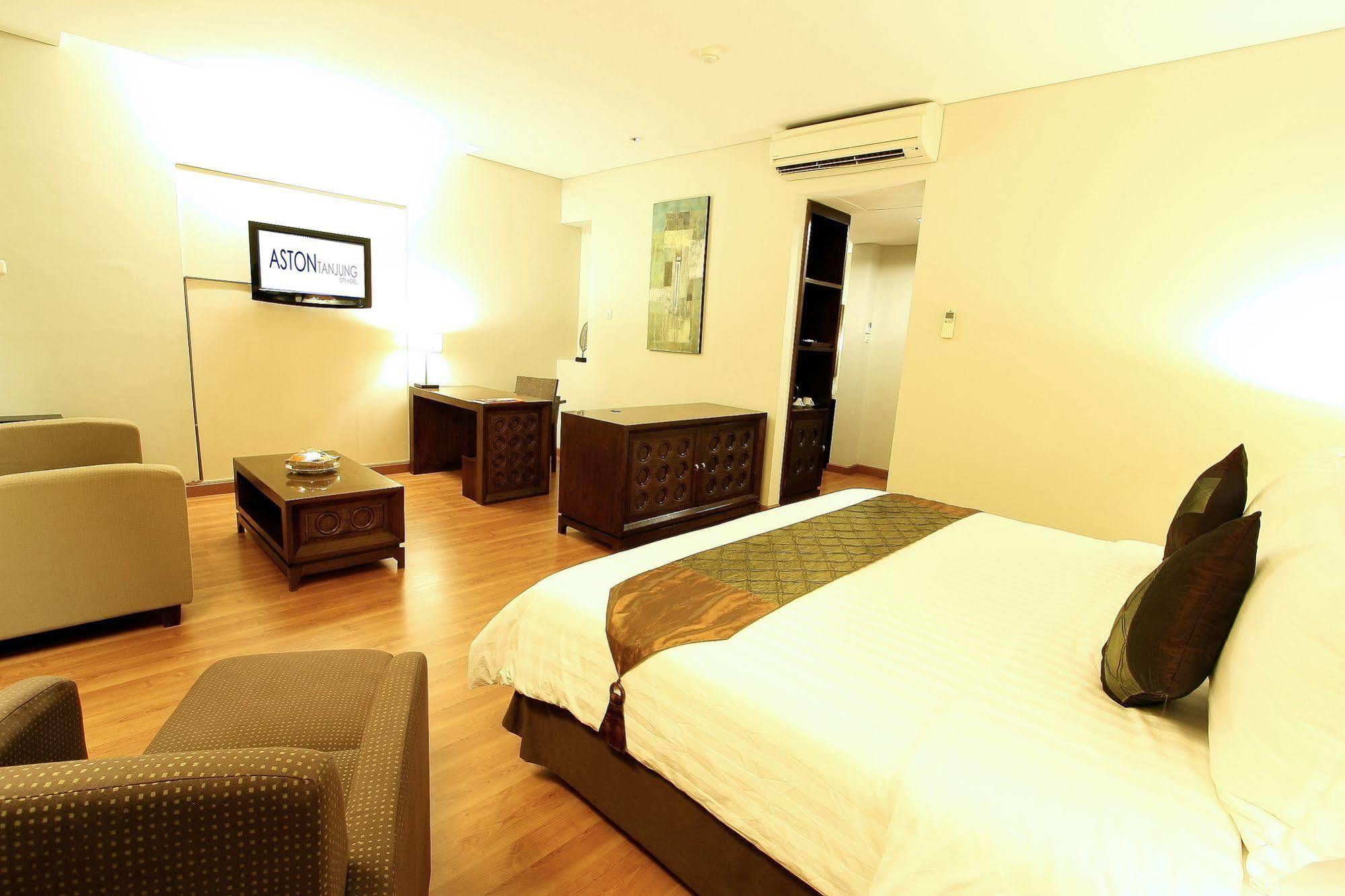 Aston Tanjung City Hotel Екстериор снимка