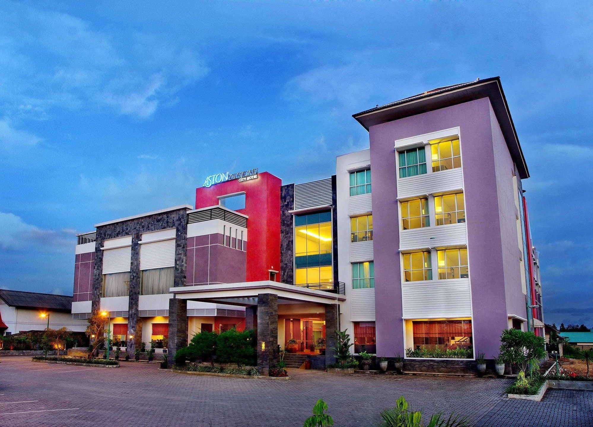 Aston Tanjung City Hotel Екстериор снимка